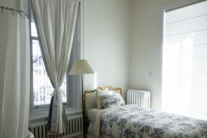 posciel w kwiaty 300x200 Trendy 2018: najmodniejsze kolory pościeli