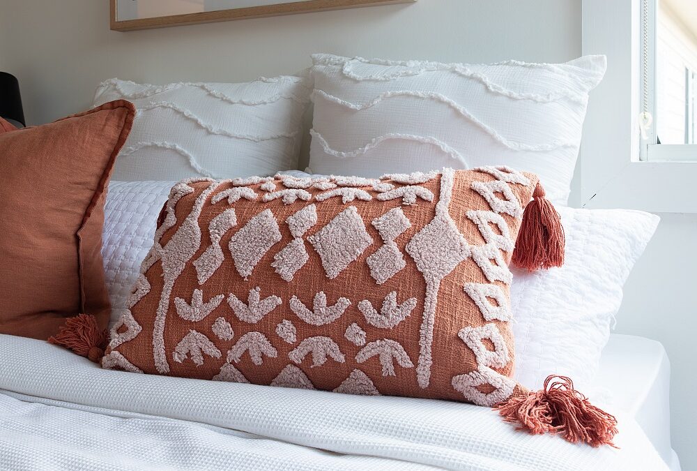 Pościel haftowana – kiedy warto ją wybrać?